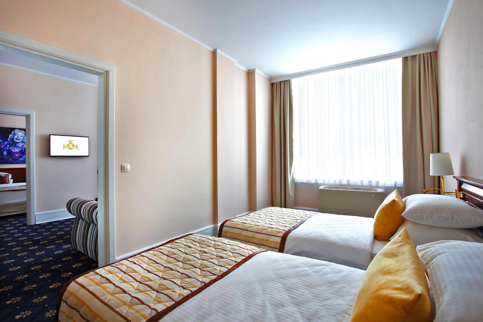 A Hoteli - Hotel Sloboda Šabac Quarto foto